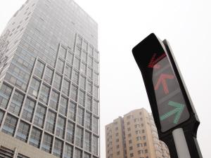 中小房企资金断裂频发 三四线市场泡沫迹象愈