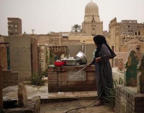 惊悚!埃及死亡之城:活人和死人混居