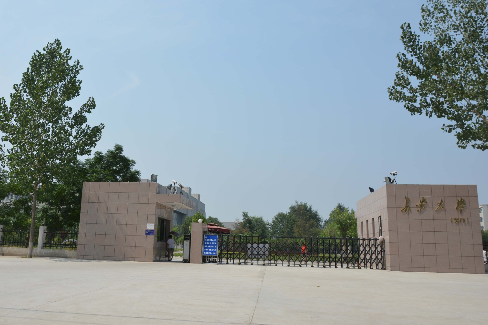 项目紧邻长安大学渭水校区,还自带幼儿园和经开六小学位房(2015年9月