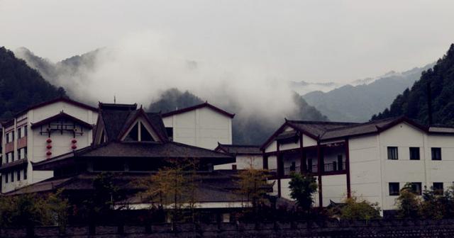 原生态皇冠生态小镇 青云林海留一份自在给生