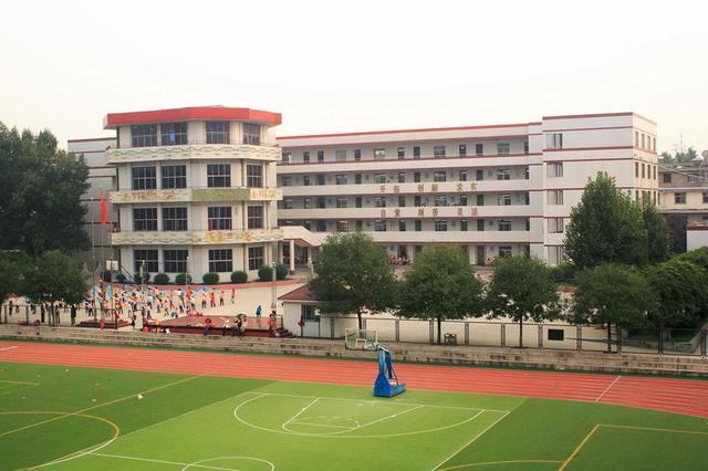 什么是示范学校 113643758.jpg