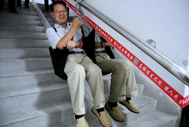 西安首例高楼应急逃生系统在莲湖区启用