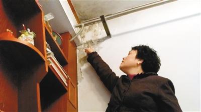 楼顶漏雨墙皮脱落大修基金没着落 西安业主发愁