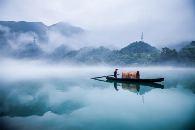 世间向往龙湖 时间相忘于湖