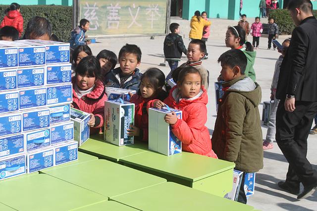 11月18日荥阳农房索河湾爱心献给两河口学校