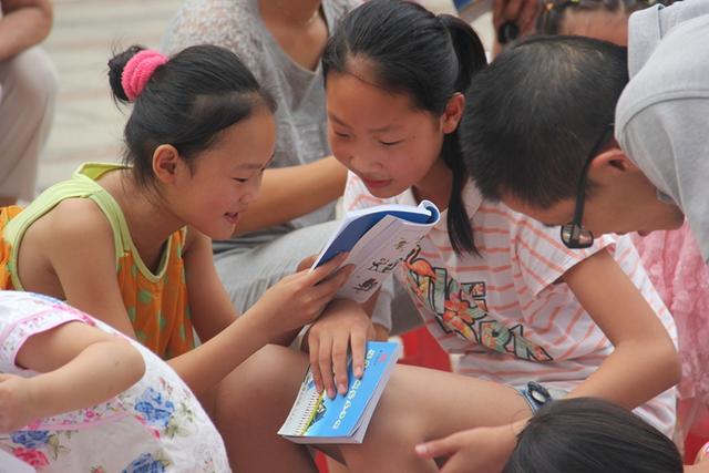 郑州清华园集团开展少儿暑期安全教育公益宣传