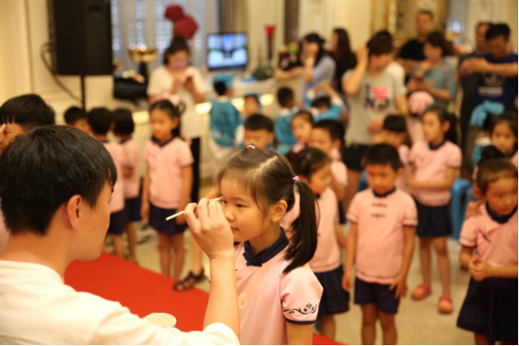 诵经典学礼仪 万科天伦紫台国学礼仪大讲堂圆