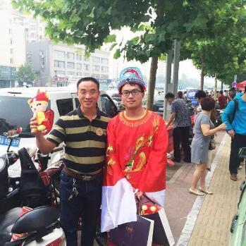 刷爆朋友圈 郑州各大考场惊现金科状元