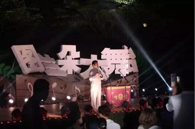 在五云山 山民们越喷越高兴