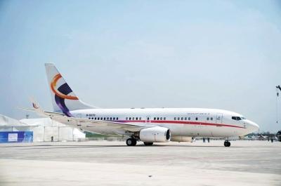 波音737公务机飞抵上街机场 郑州进入双机场时代