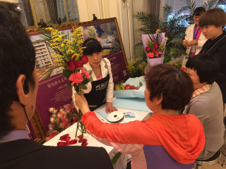 女神如花花似梦 万科天伦紫台母亲节插花活动