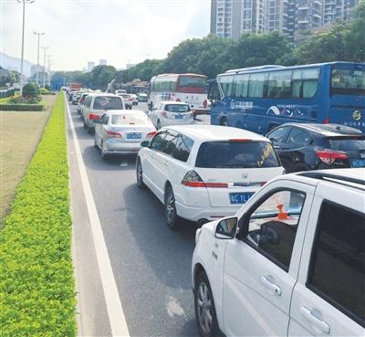 小汽车保有量快速增长,中心城区交通拥堵范围