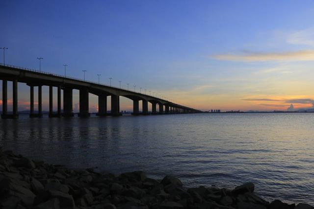 珠海大桥实施半幅封闭 维修至12月下旬结束