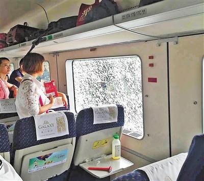 黑色塑料薄膜刮至供电网 广珠城际一列车停运3小时_房产珠海站_腾讯网