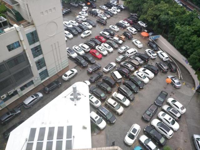 10点地库空余车位55 珠海市人民医院停车难状
