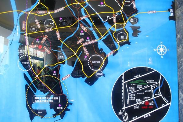 珠海港海韵销售中心开门迎客 人山人海排队认