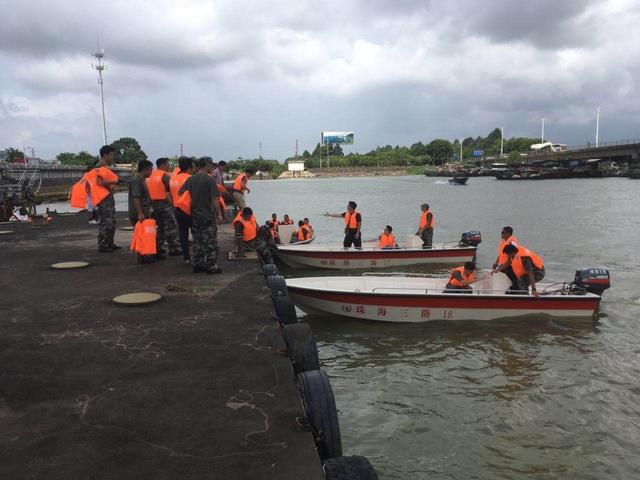 珠海全省推行抢险救灾冲锋舟驾驶员持证上岗制度