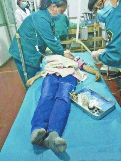 Huang段子:成绩差被亲妈打死 外国小学生策划