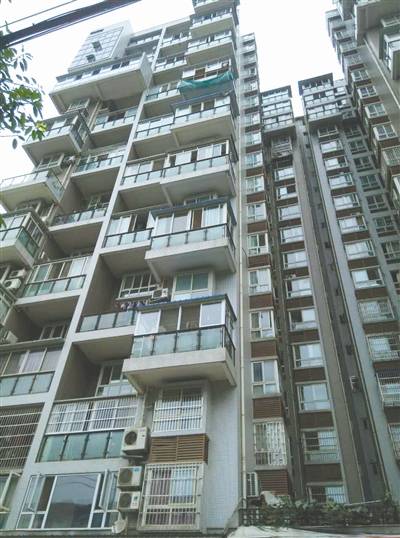 成都一月4起事故夺两命 高层建筑能否禁用外墙