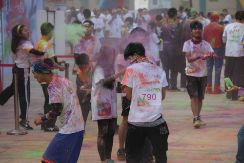 悦虎门 一起跑中惠悦峰千人彩跑圆满落幕