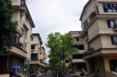 的保洁服务,秩序井然的小区管理……近日,西湖区古荡街道荷花苑新村