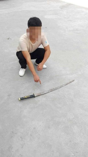 汉中一少年早恋 心生疑虑挥刀砍向“情敌”