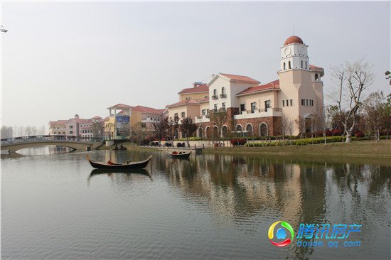 托斯卡纳小镇:商业街区已落成 商墅住宅外立面建成