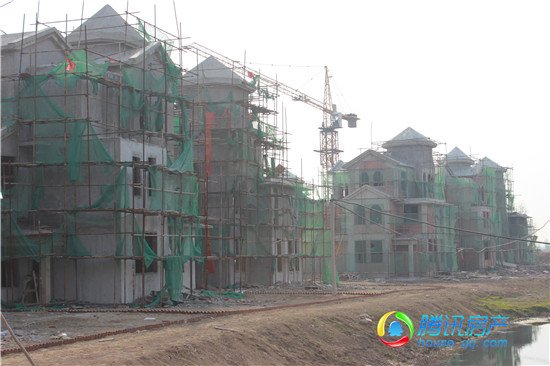 托斯卡纳小镇:商业街区已落成 商墅住宅外立面建成
