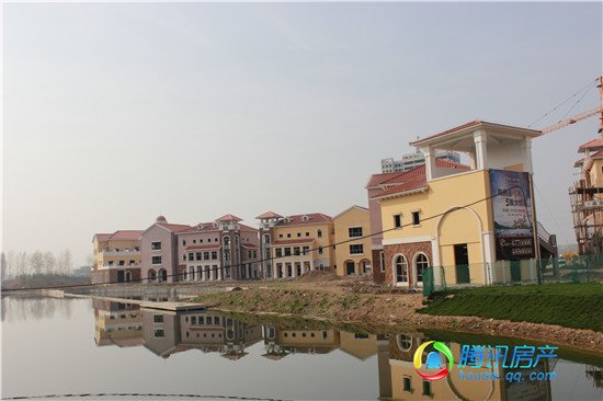 托斯卡纳小镇:商业街区已落成 商墅住宅外立面建成