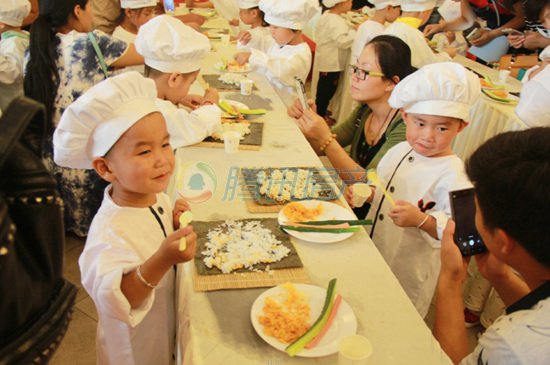 恒大名都:亲子厨师职业体验秀圆满落幕 童趣不