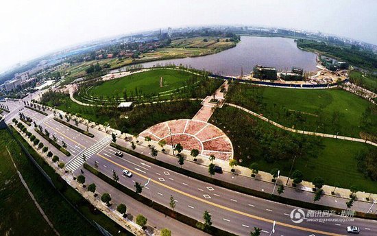 荆州市第二个龙舟赛 300亩湖域任你驰骋 _频道
