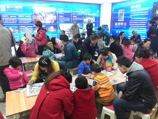 兰州银河国际疯狂苹果活动暨少儿绘画大赛圆满