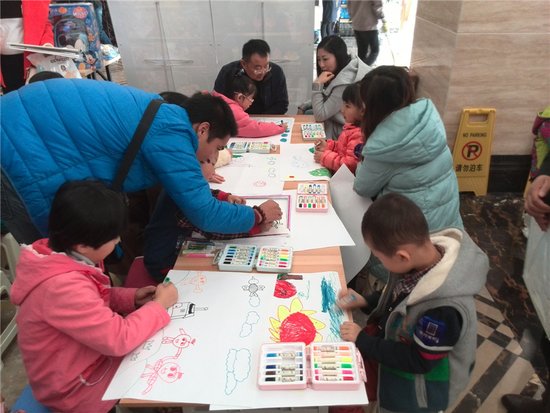 兰州银河国际疯狂苹果活动暨少儿绘画大赛圆满