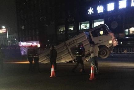 【侃房哥】“兰州城在睡眼朦胧的十点四十又双叒叕塌了