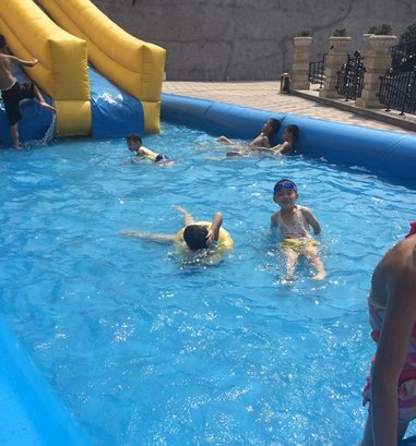 鸿通春天凤凰城 水上大冲关火爆开幕