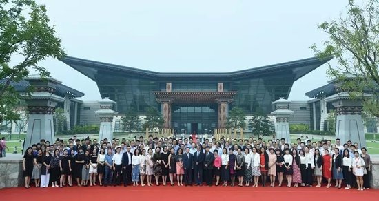 热烈祝贺!正黄集团荣登2017中国西部房地产公