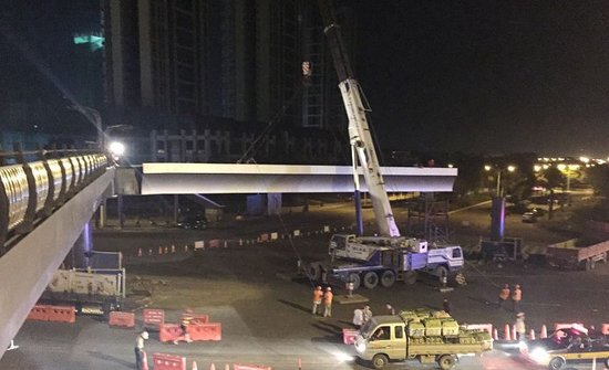 绵阳城区最大钢结构人行天桥主体完工_频道-绵