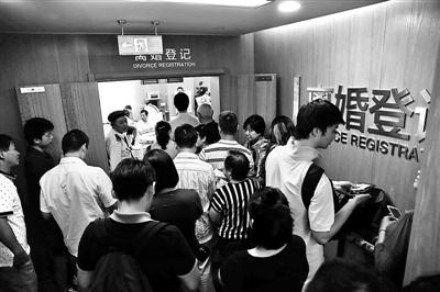 离婚登记处似“菜市场” 上海楼市昨成交破2000套