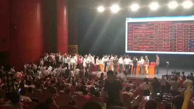 调查：400多家房企抢地！嘉兴上演史上最大规模土拍 50城地价创新高