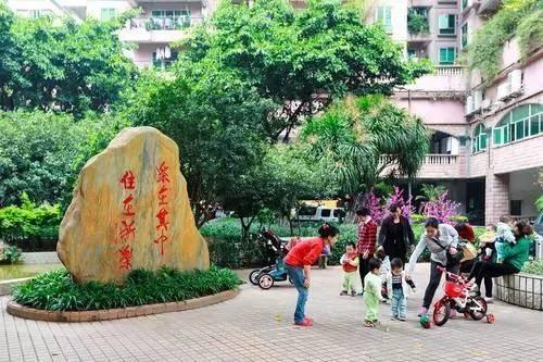 这个小区牛！物业费十年没涨 还赚了五六百万
