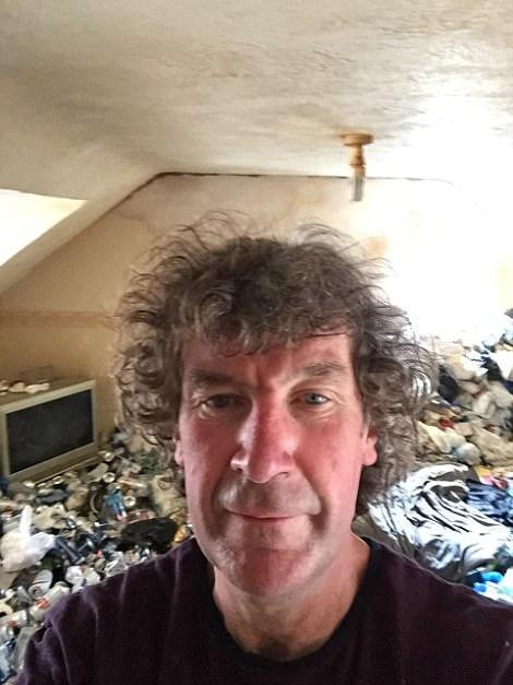 英国男子租房12年不打扫 房东花4天时间清理垃圾