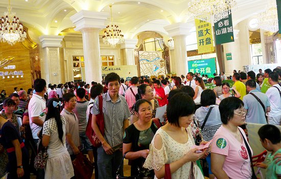 新亚山湖城开盘劲销 创清远楼市清盘传奇