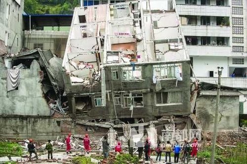 芦山地震后,当地一些房屋受到不同程度破坏.