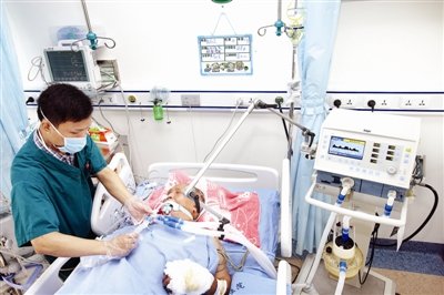 重症监护室来了地震伤员