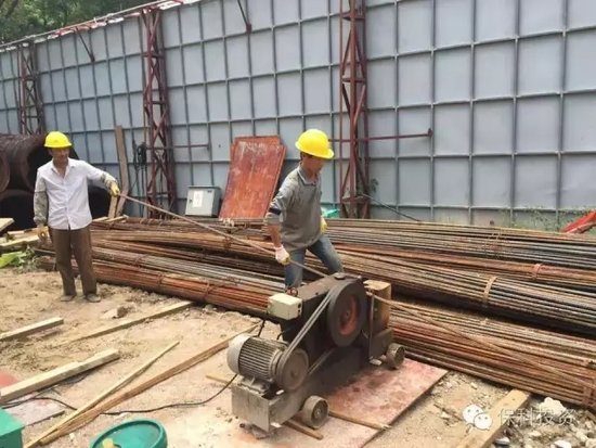 龙湖:保科Me公寓已筑起围挡 工地钢筋制作进行中_房产_腾讯网