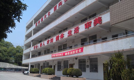    项目周边实景图: 汕头飞厦中学(嘉顿校区)