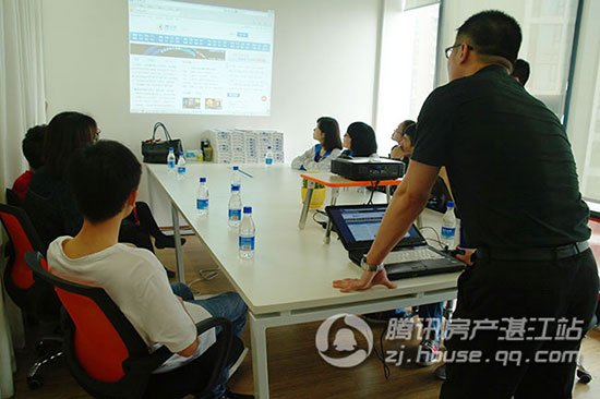 为教育出力 腾讯房产为湛一中培才国际部“讲课”