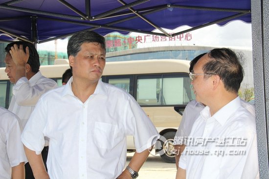 省市领导视察荣盛·8848中央广场观海长廊段