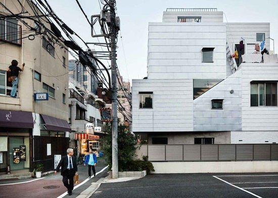 这个法国摄影师专门在东京拍怪房子_频道-张家