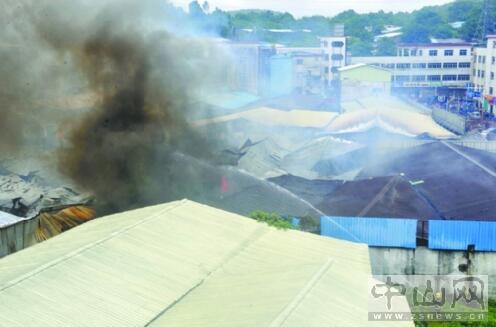 大涌一家具厂雨中狂烧近两小时 过火面积约900平方米